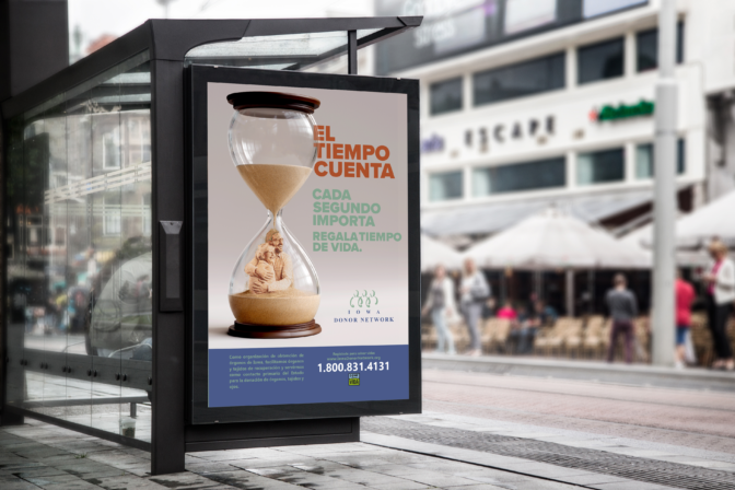 iowa-donor-el-tiempo-cuenta-parada-bus-pareja.webp